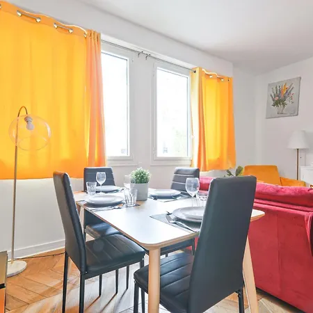 Heart Of Paris-studio-hotel Des Invalides Netflix Parigi