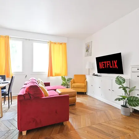 Heart Of Paris-studio-hotel Des Invalides Netflix