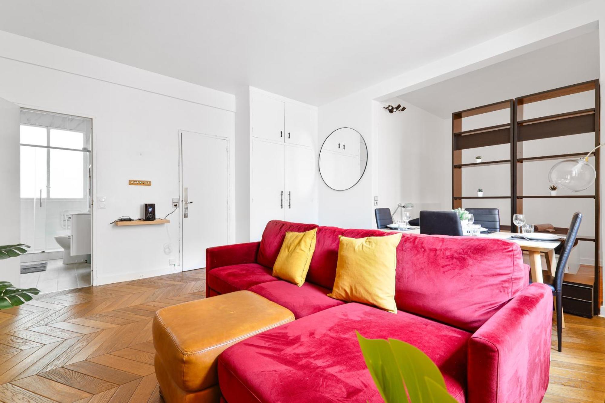 Heart Of Paris-studio-hotel Des Invalides Netflix