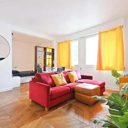 Heart Of Paris-studio-hotel Des Invalides Netflix Parigi